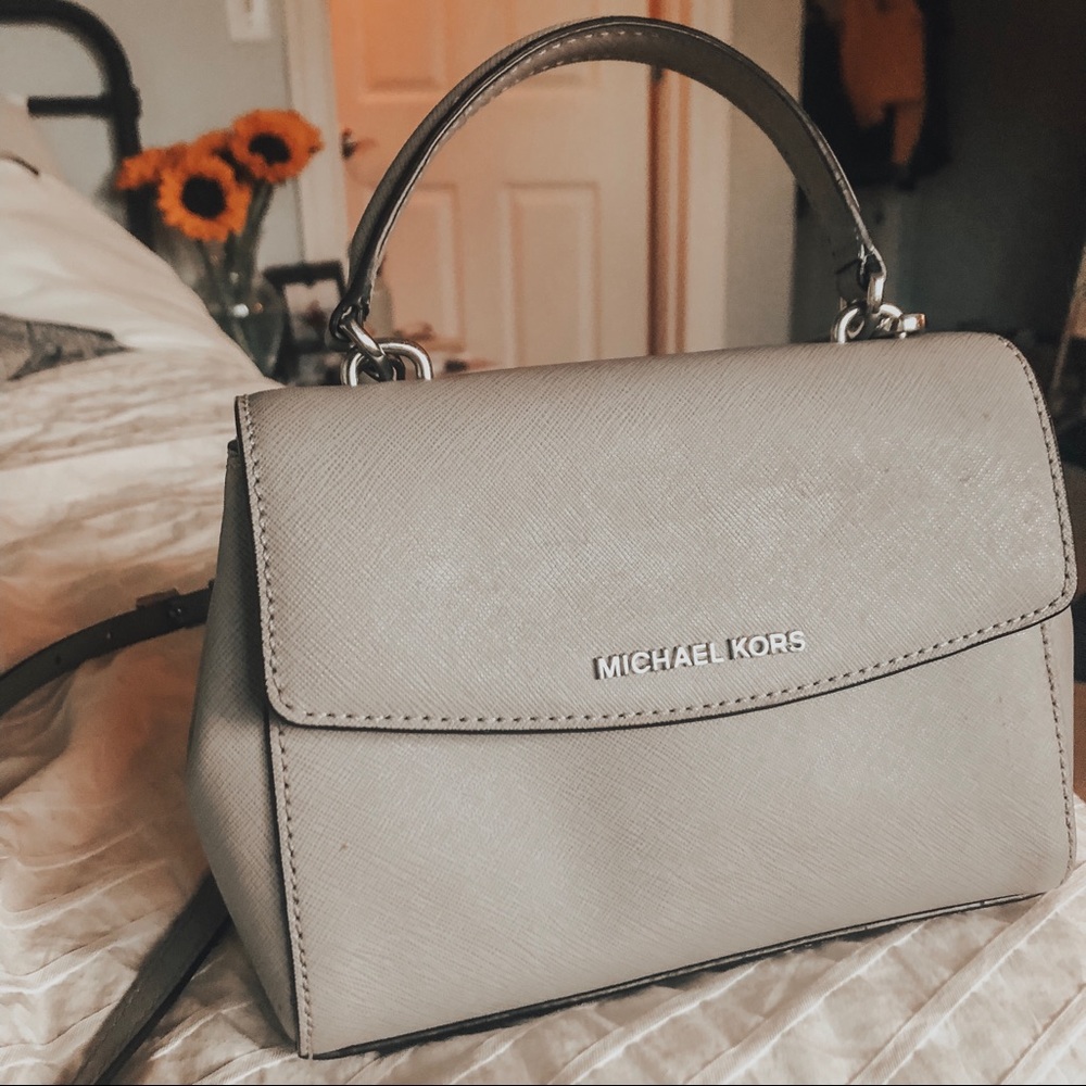 Micheal kors grey leather crossbody purse